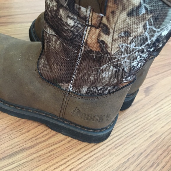 Kids Rocky Brand boots like new. Tan/camo - Picture 2 of 8